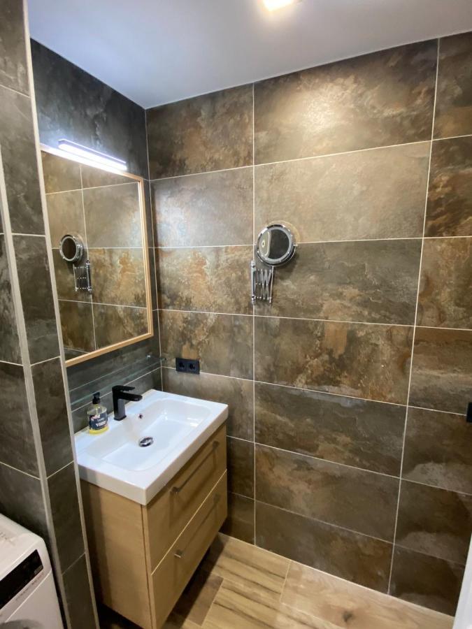 Tomas Apartamentos Sagaro Сан-Фелиу-де-Гишольс Экстерьер фото